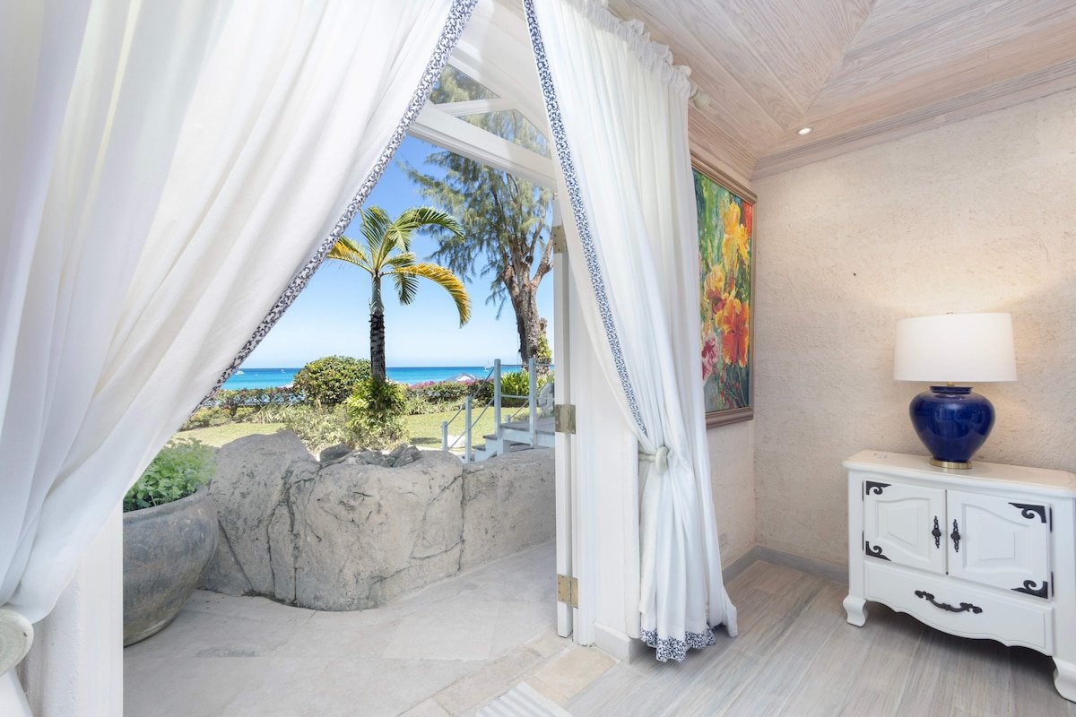 Villa Azzurro at Old Trees gallery image 2