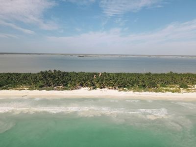 Stunning Casa Nalum Private Beach, pool and lagoon