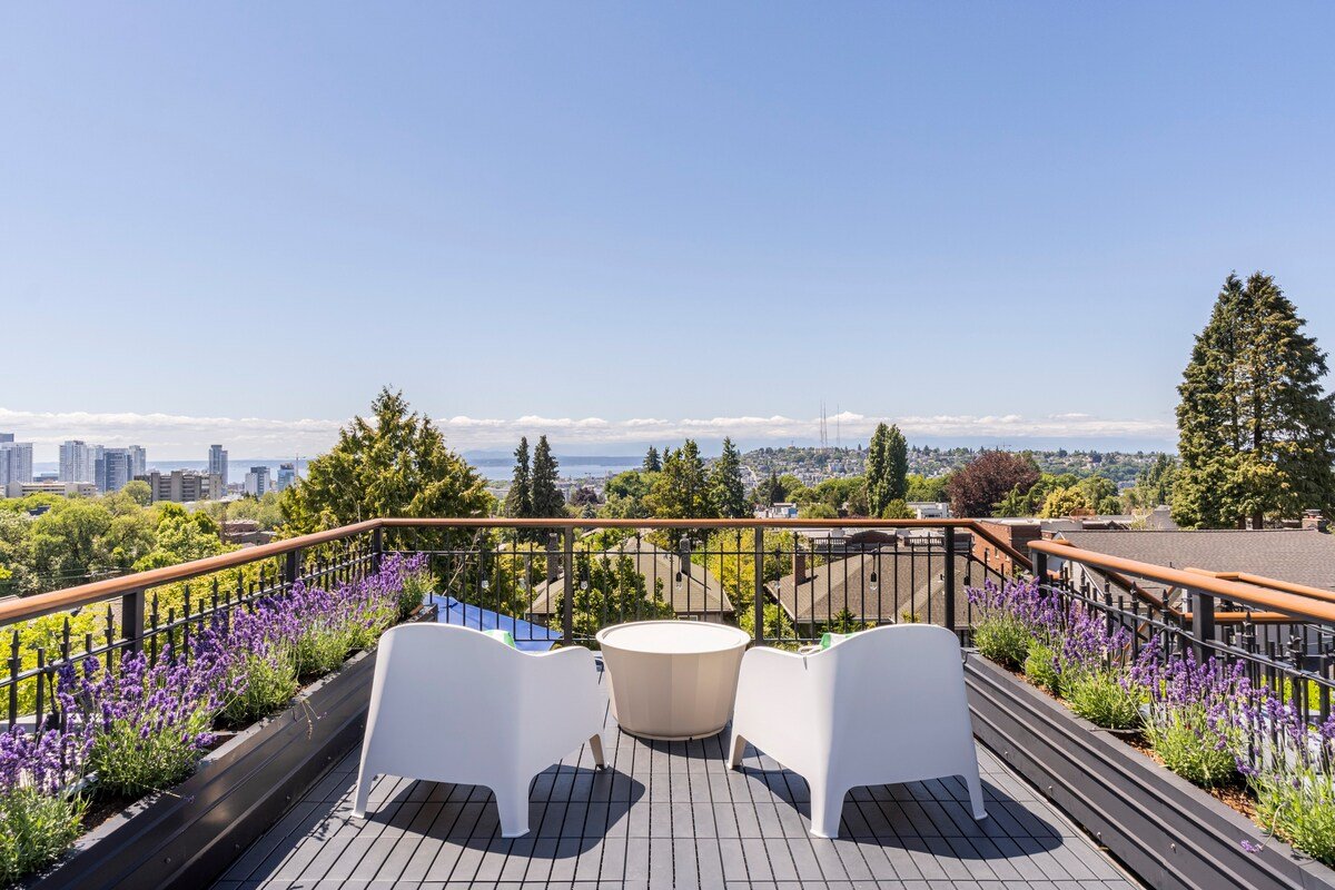 Quintessential Foursquare w/stunning roof terrace gallery image 4