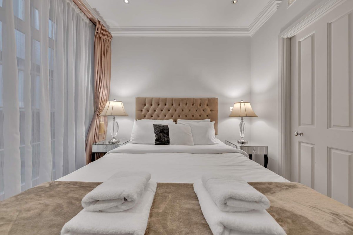 Luxurious 4-Bed Mews House in London gallery image 3