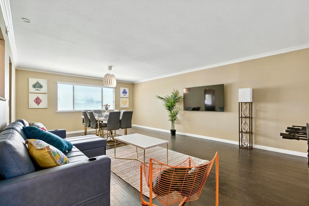 8min Strip, Pool, Mini Golf, Arcade, Early Checkin gallery image 5