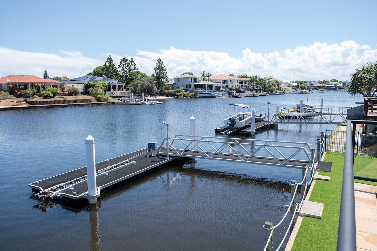 Parrearra Paradise On The Canal With Water Slide! gallery image 3
