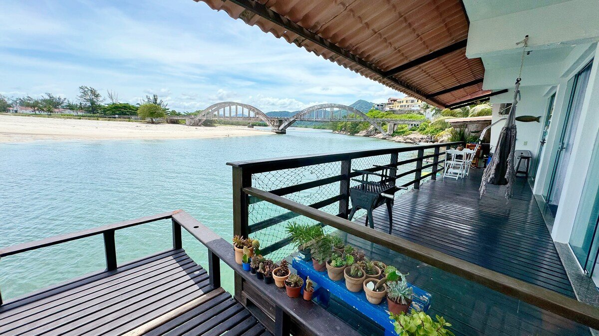 Linda Casa Frente Mar em Guaratiba gallery image 3