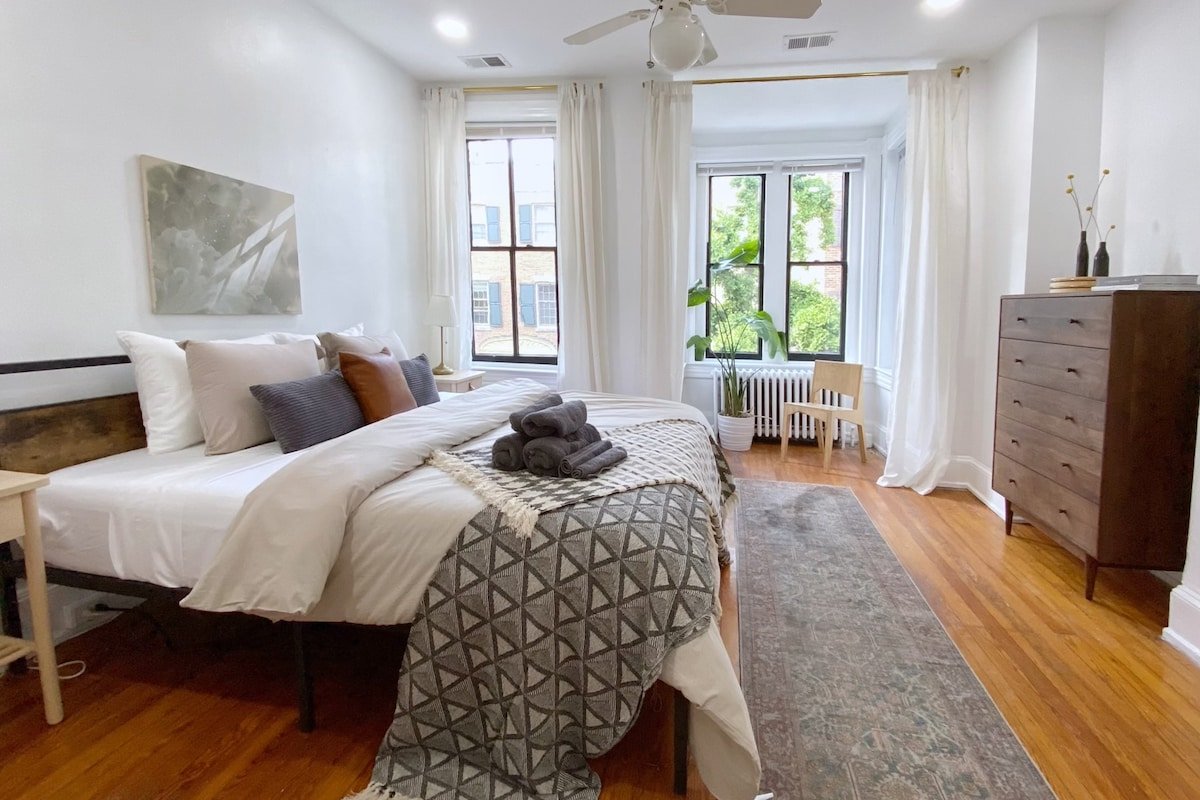 Dupont Circle townhouse plus separate guest suite gallery image 3
