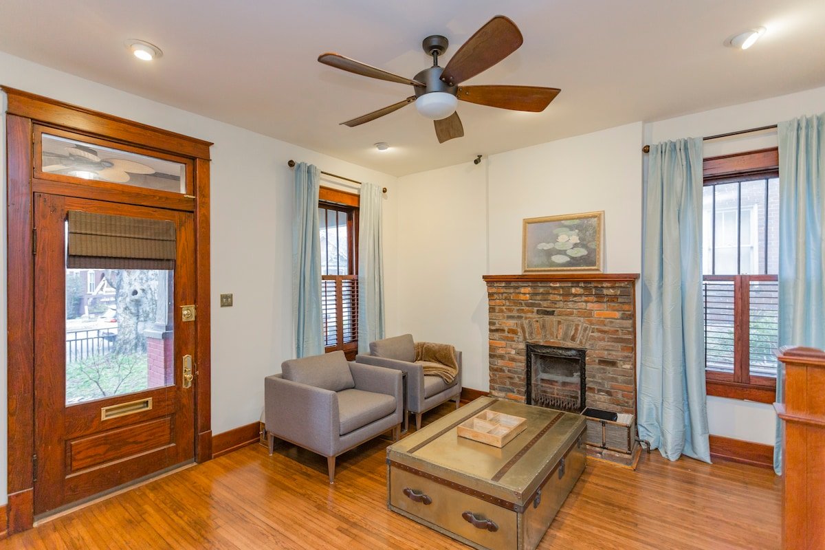 4 bedroom Near Downtown Luxury walk to everything! gallery image 4