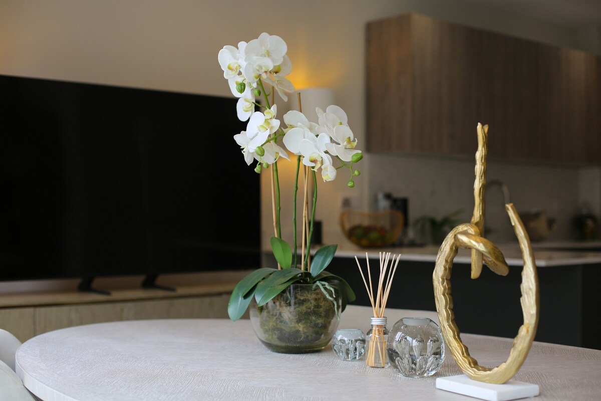 Elegant & Stylish Brand New 3 Bed Retreat gallery image 2