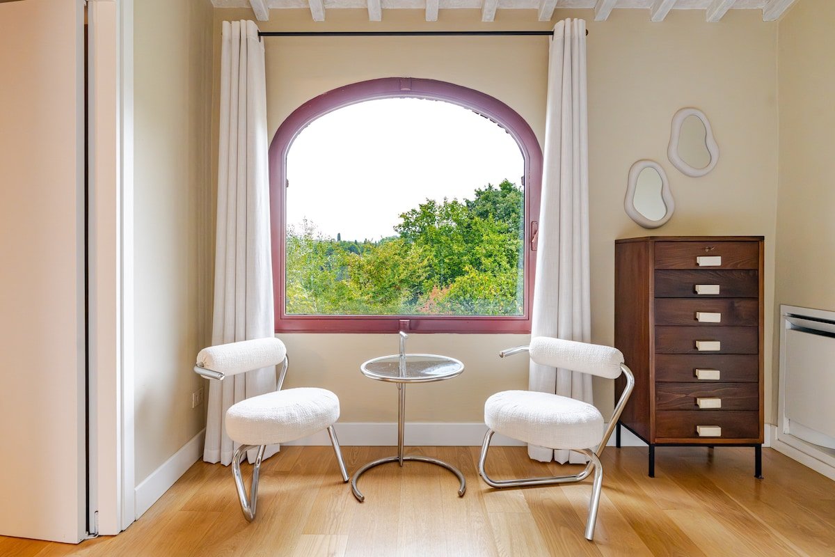 Luxury 8 bed villa near Florence with heated pool gallery image 4