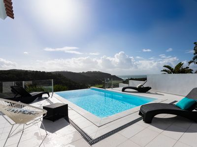 Great property with sea view and infinity pool