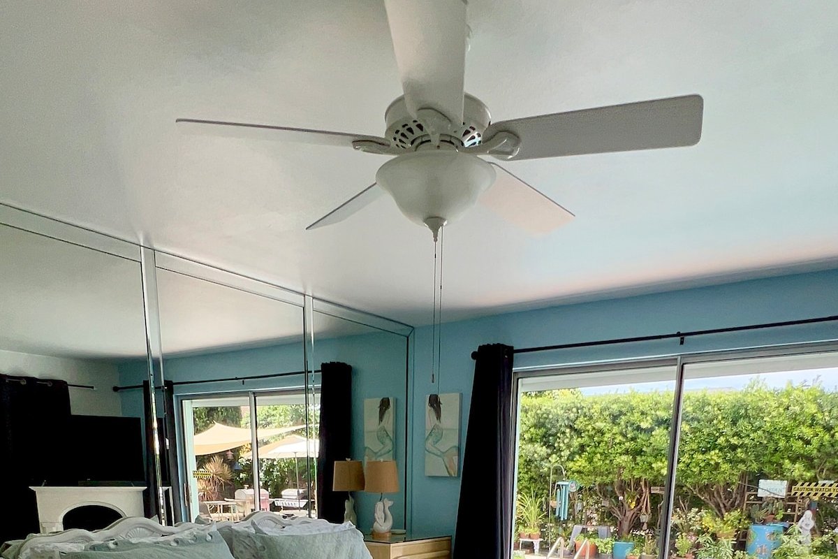 4/3 Heated Pool Butterfly Garden Screened Patio gallery image 2