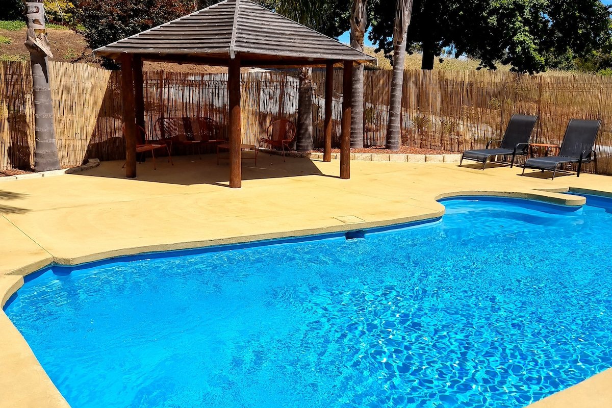 4 Bedroom Cosy Sunnyhurst Chalet gallery image 4