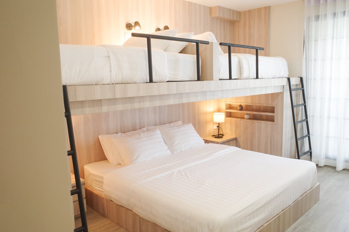 Private 6 min walk BTS ,7-11 Near by,Street food