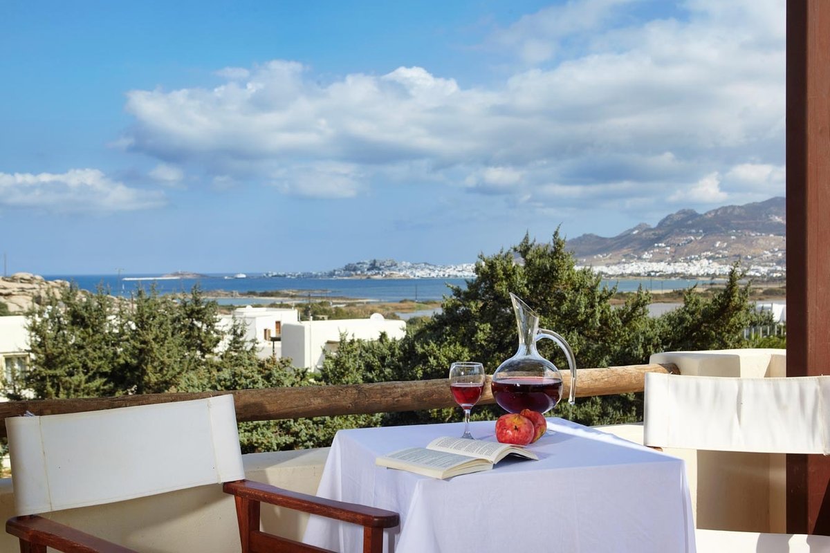 Three bed villa w. sea view, hot tub, breakfast