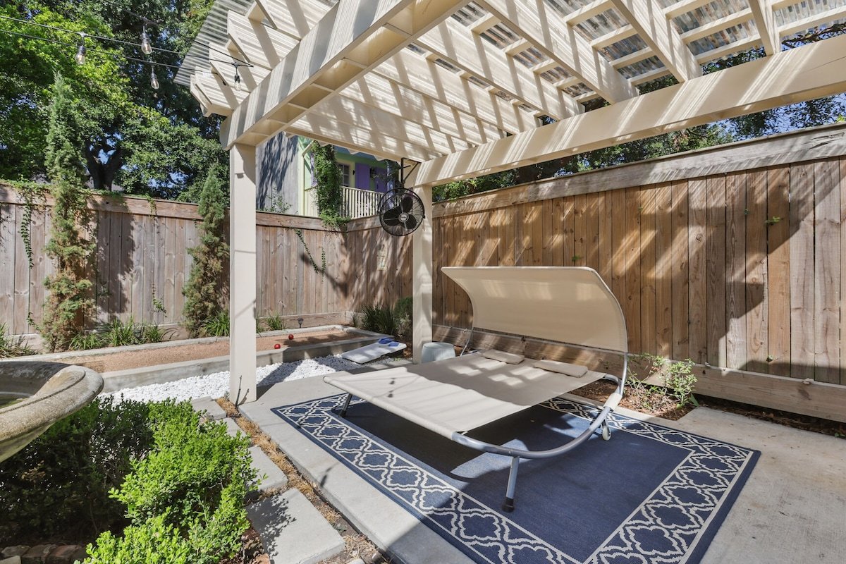 Spacious Historical Home Walking Distance to FQ gallery image 5