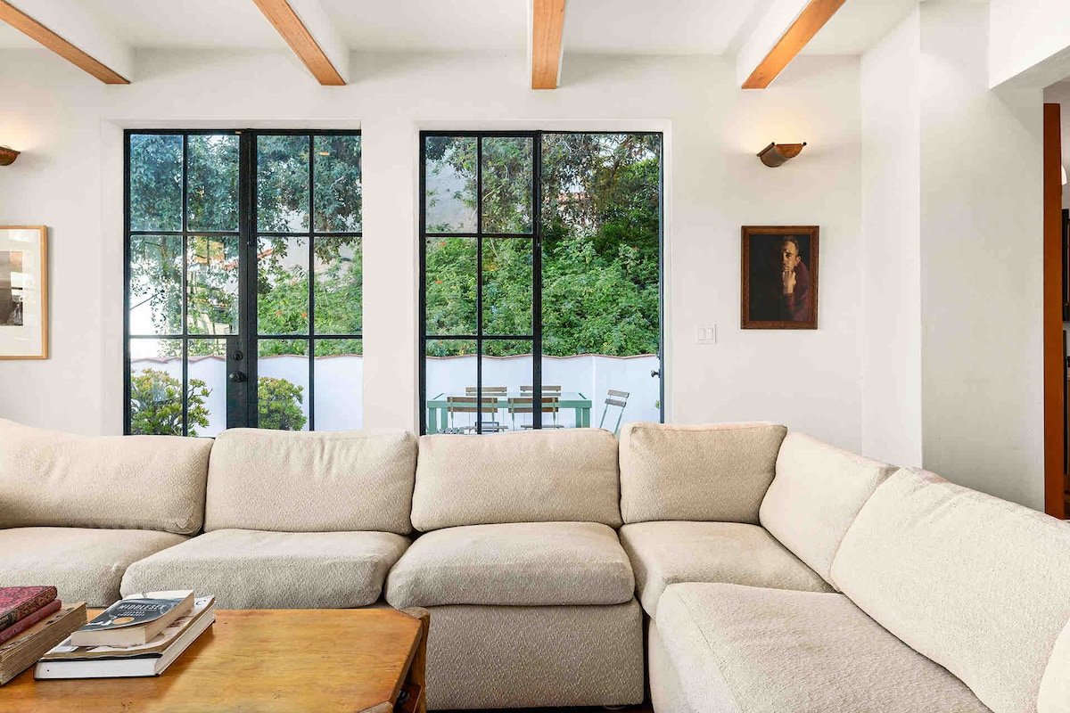 Sweeping Views, Hollywood Hills to Downtown! gallery image 5