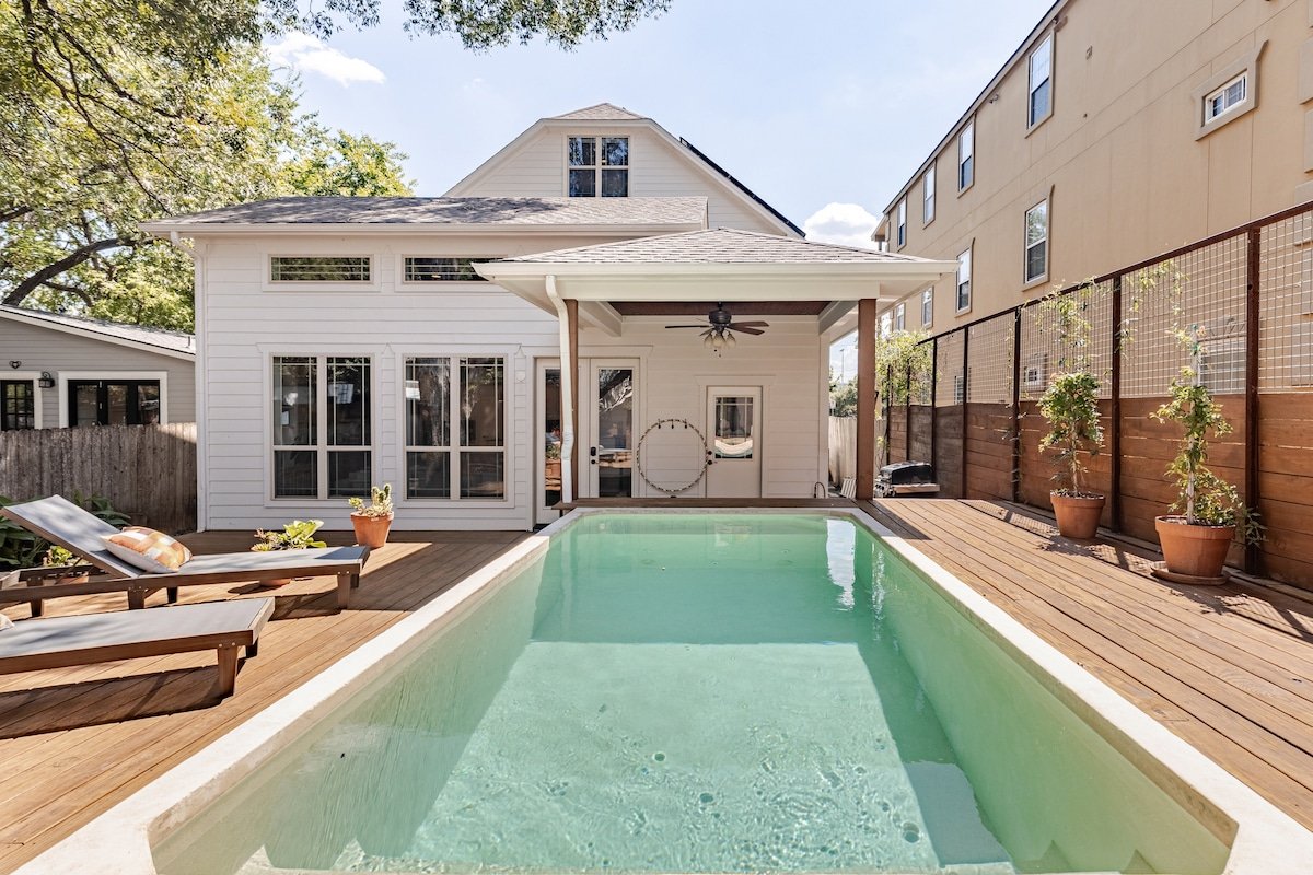 East ATX Luxury Home + Heated Pool + Detached Loft gallery image 3
