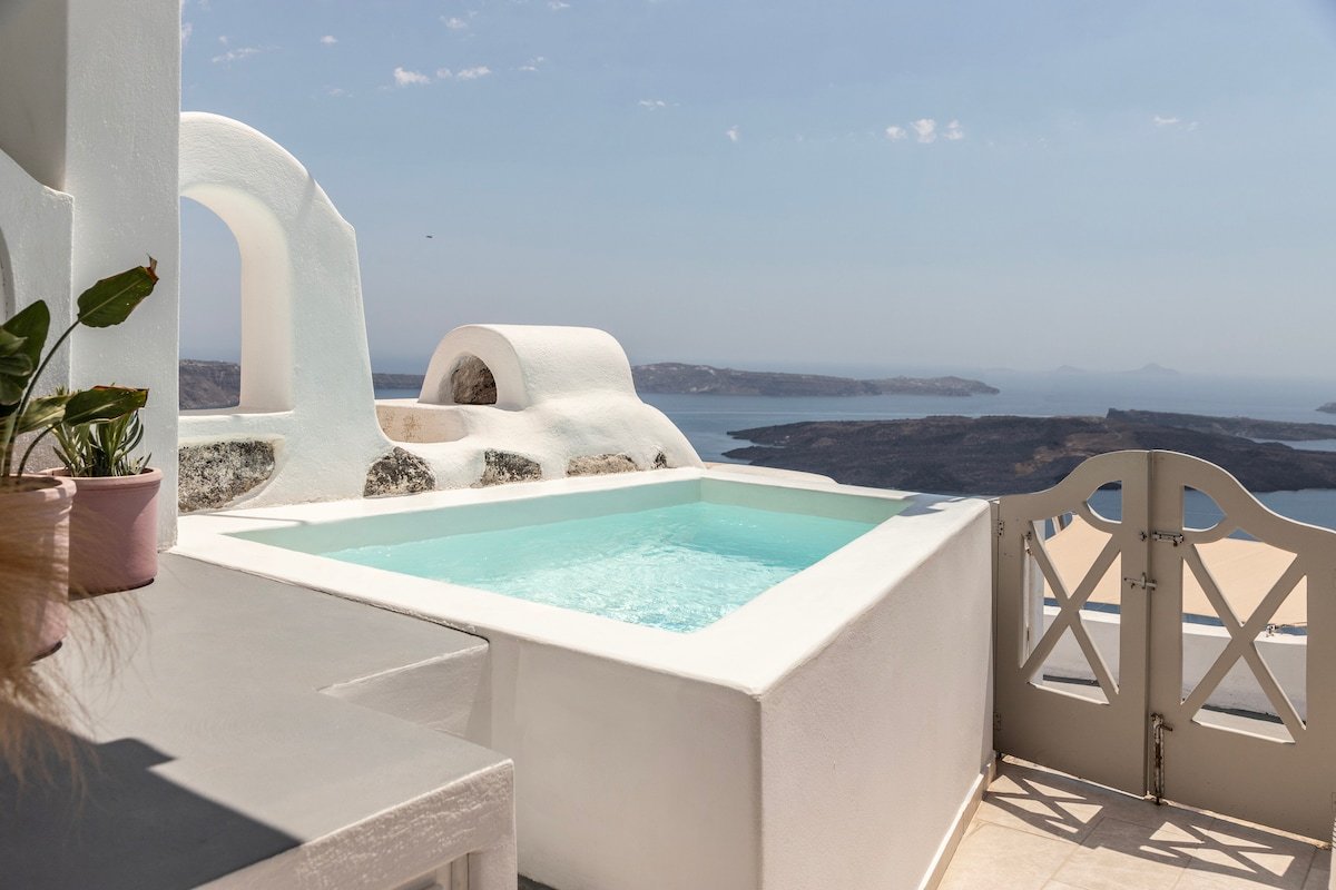 Two Bedroom Villa with Two Outdoor Hot Tubs gallery image 4