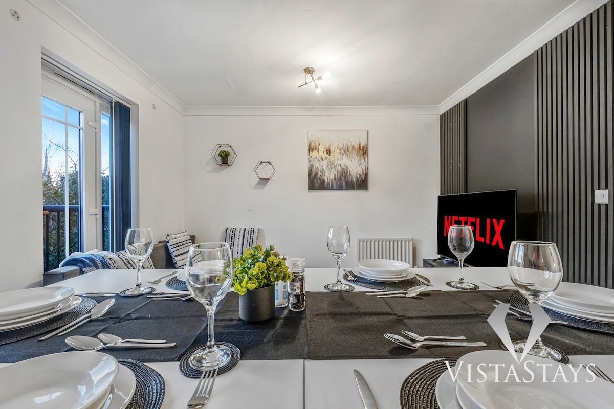 *Midweek Getaway!* FREE PARK | Pool Table gallery image 4