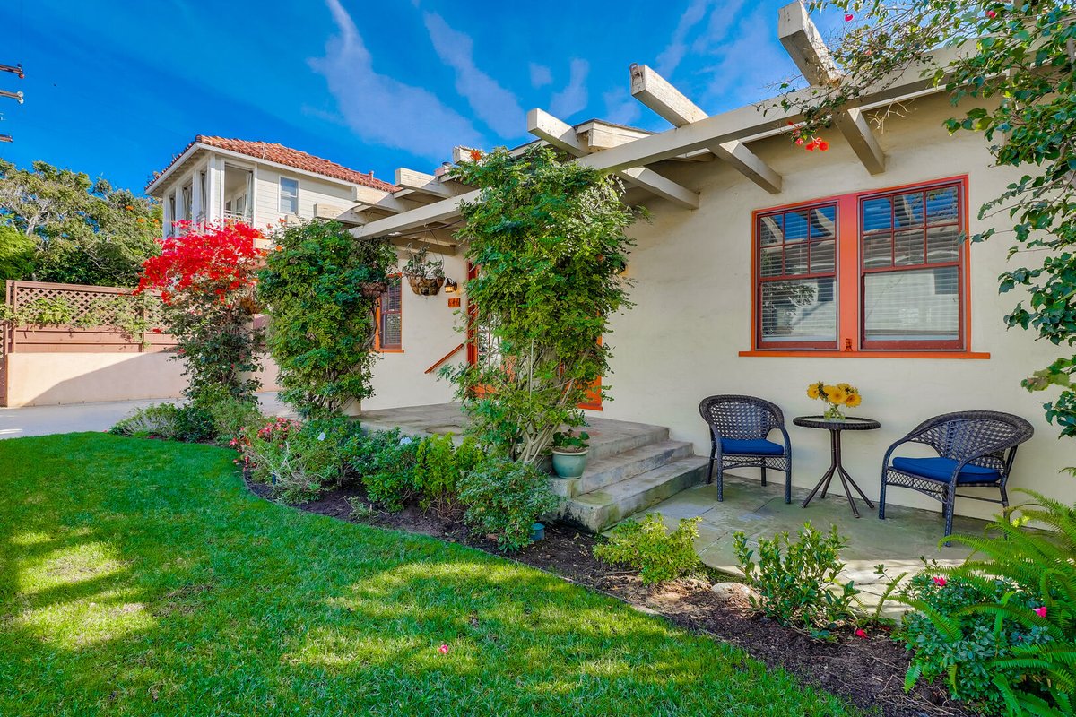 Bette’s Family Retreat: Walk to the Beach.