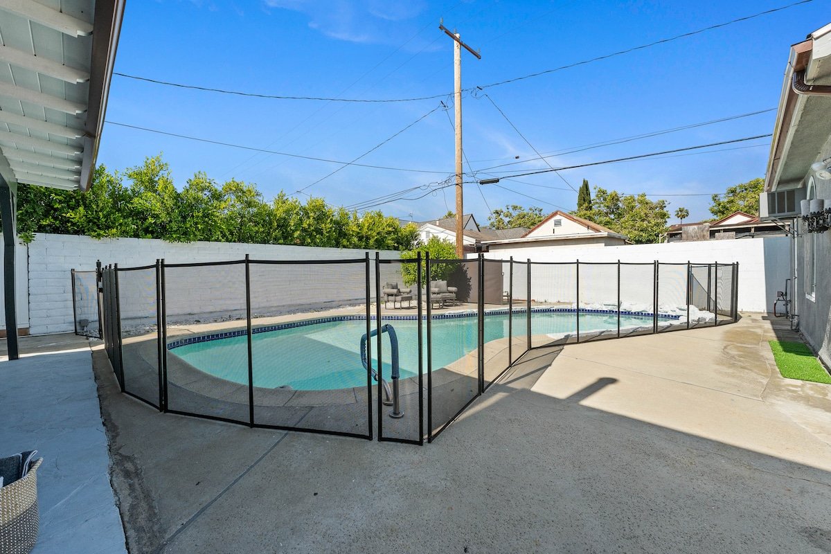 Perfect Entire Home /Heated Pool gallery image 4