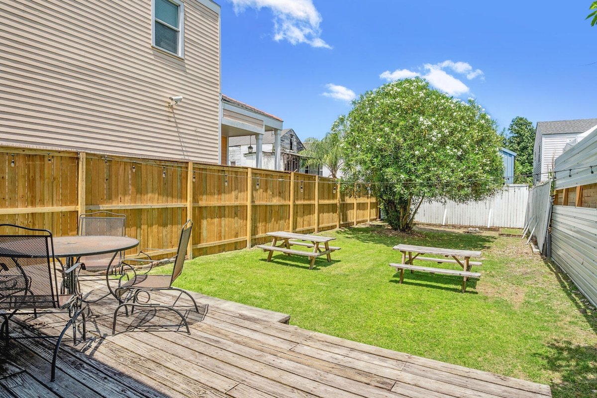 Home Steps to Frenchmen St with Big Yard gallery image 2