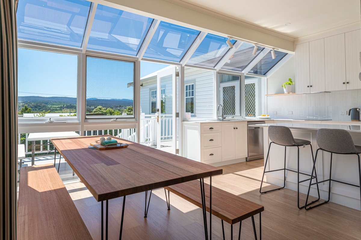 Well-located Home- inc King Master, 2 Queen Rooms gallery image 4