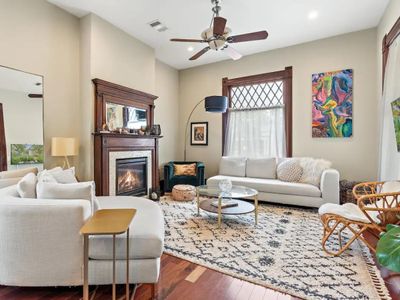 Longterm Downtown Austin Retreat w/ Pool & Yard