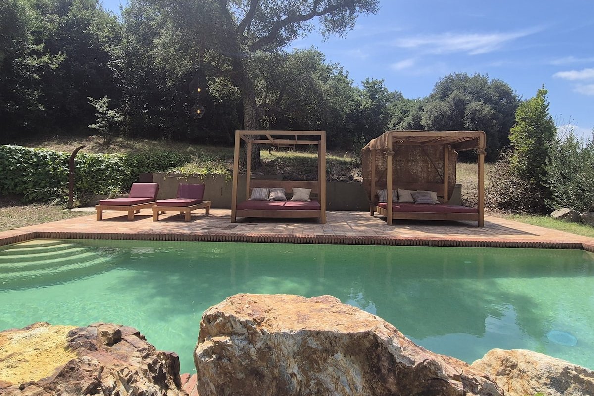 Spectacular Farmhouse “La Portalada Vermella” gallery image 5