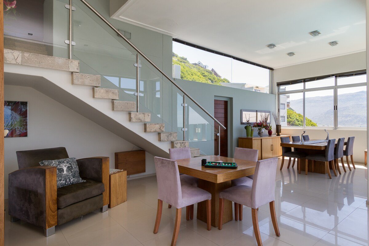 Breathtaking Sea and Mountain views gallery image 4