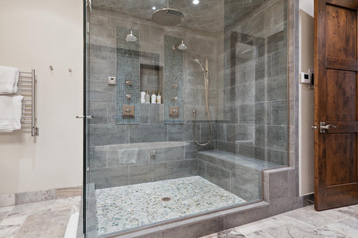 Holden gallery image 4