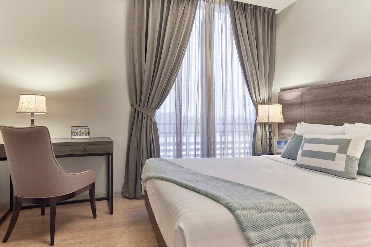 3BR Deluxe Urban Living in Orchard gallery image 5