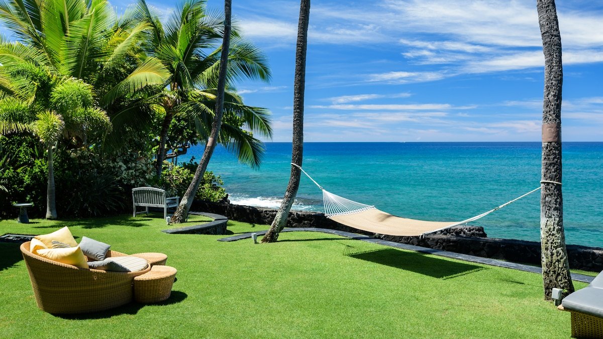 Luxurious Ocean Front Home gallery image 4