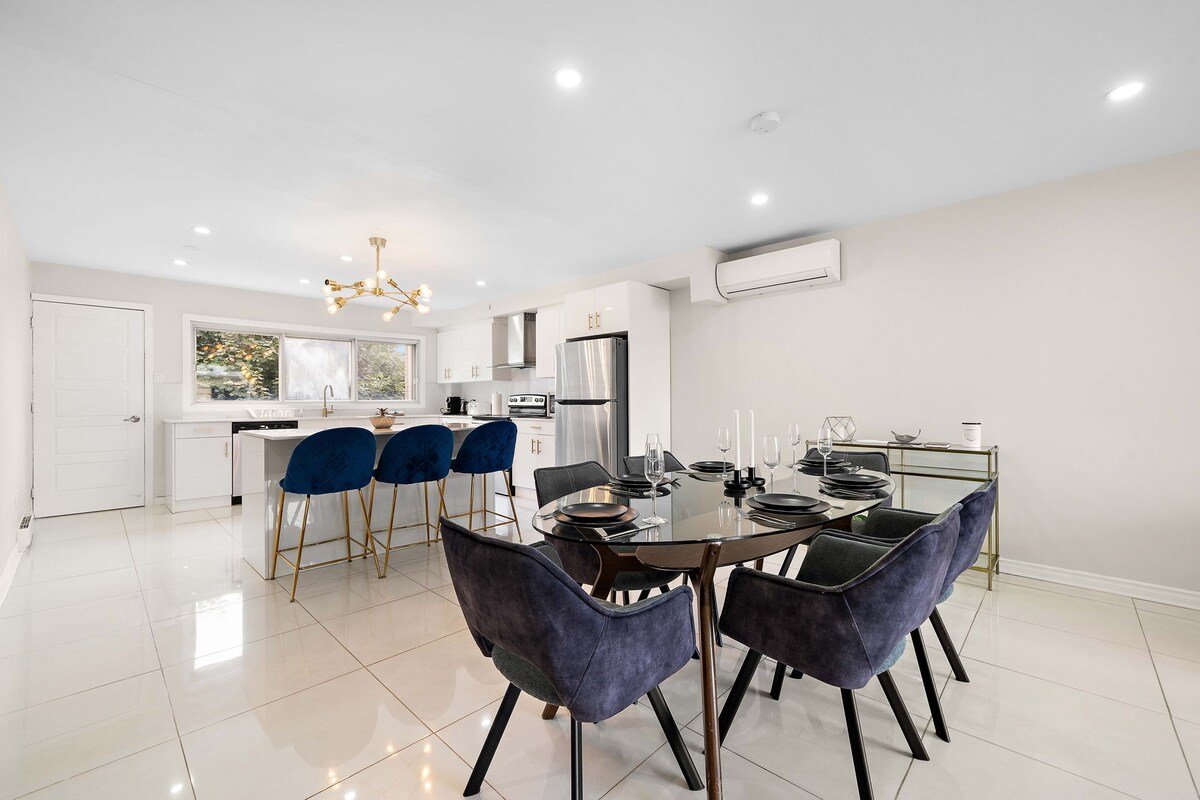 Montreal|Luxurious Apartment|2 Bathrooms | Sleep10 gallery image 4