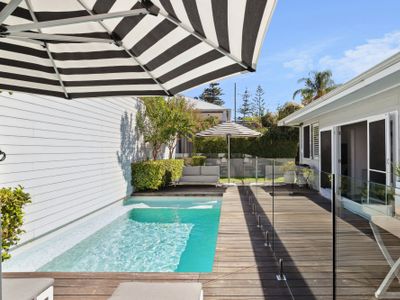 The Cottesloe Beach House – relaxed living + pool