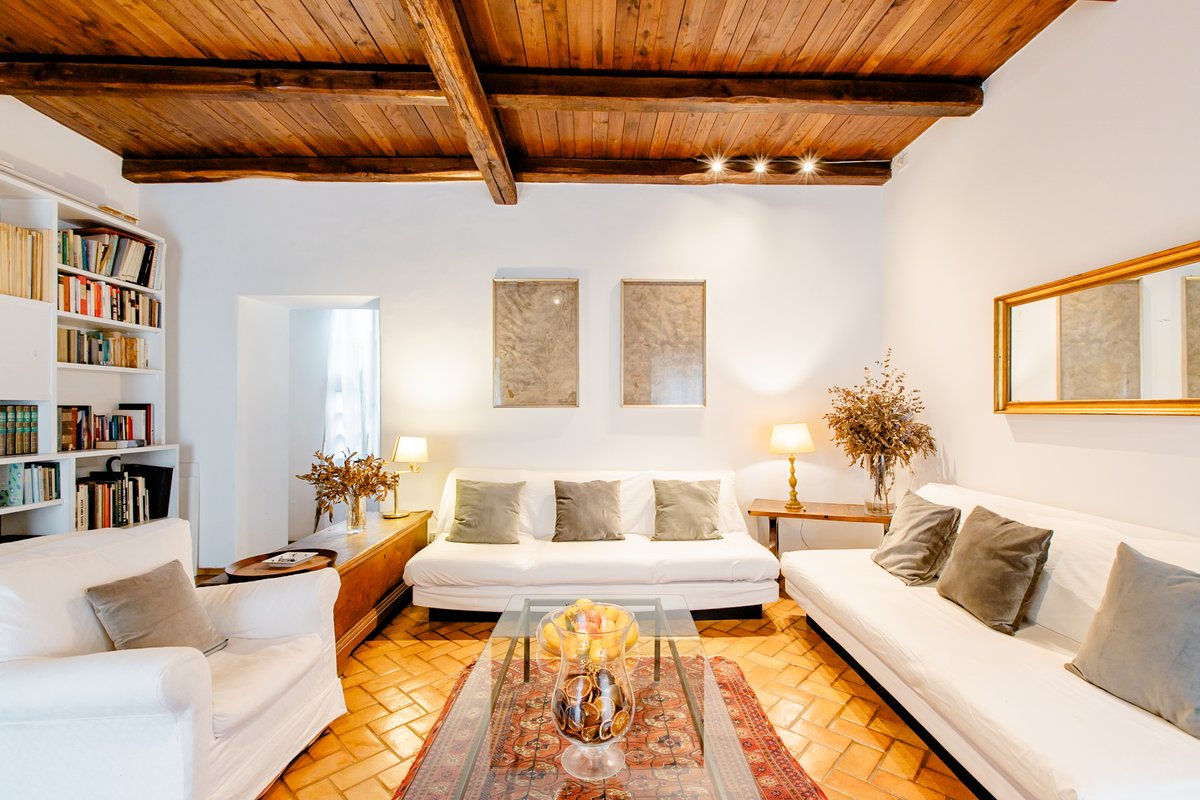 Lovely family house Pantheon