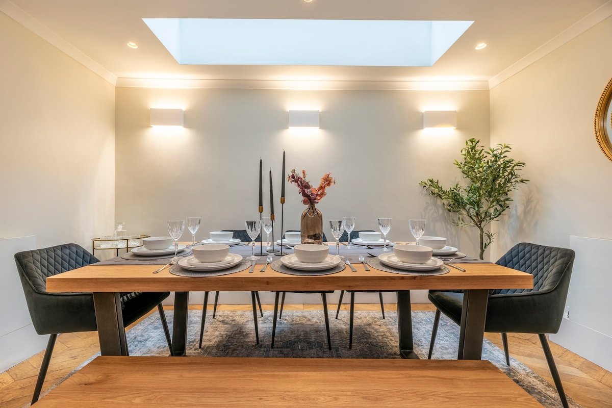 Chelsea 4‑BR, 4 Ensuites | Roof Deck, Quiet Street gallery image 2