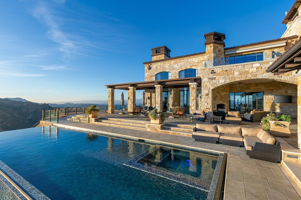 Malibu Rocky Oaks by Stay Awhile Villas gallery image 3