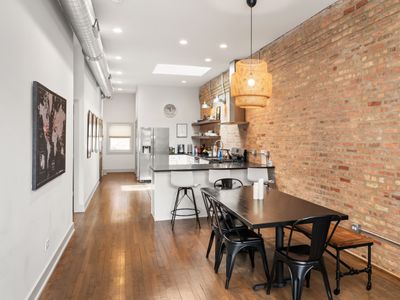 Beautiful and spacious West Loop apartment.