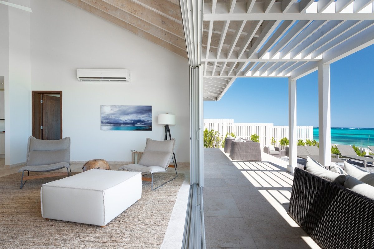 Four Bedroom Beachfront Villa gallery image 2
