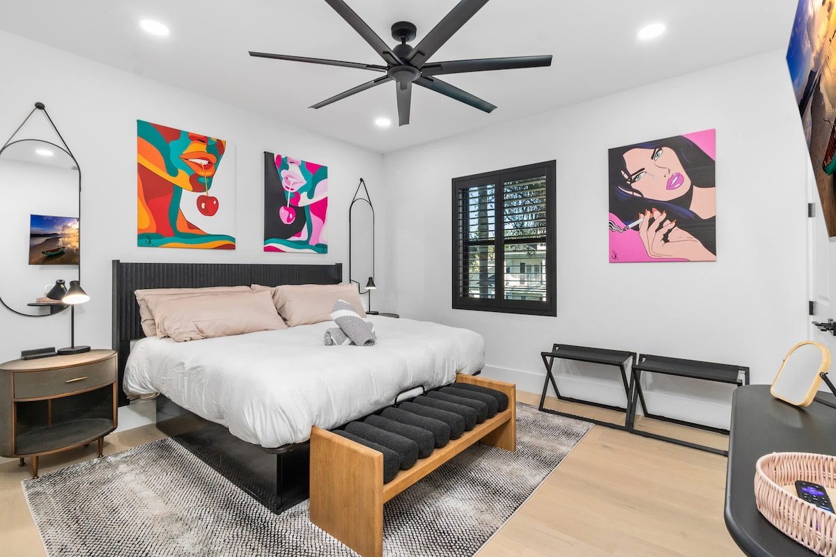 10 Bdrm / 14 Bath Mansion – S. Tampa | Pool | Spa gallery image 4