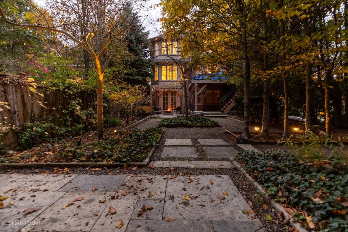 Luxe Forest Hill Retreat gallery image 2