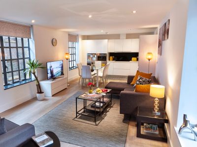 Wow! 2 Bedr/3 Beds in the Heart of Covent Garden