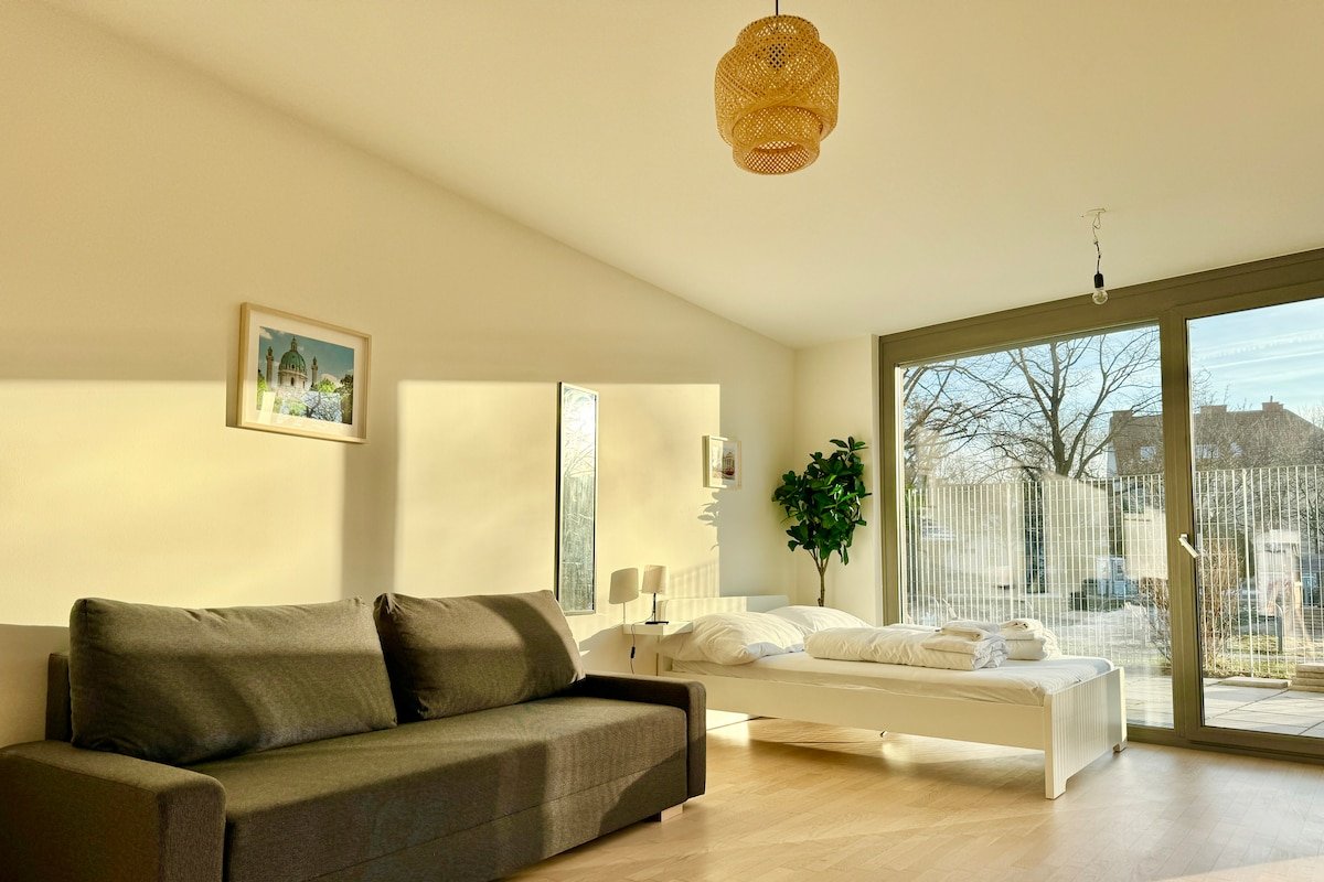 140 m2 Maisonette | Garden | Free Parking gallery image 4