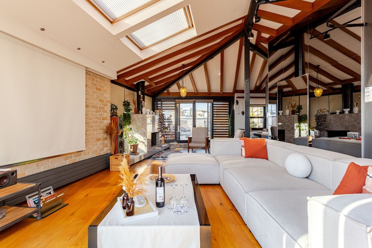 Magic House with Bosphorus View & Istiklal Street gallery image 2