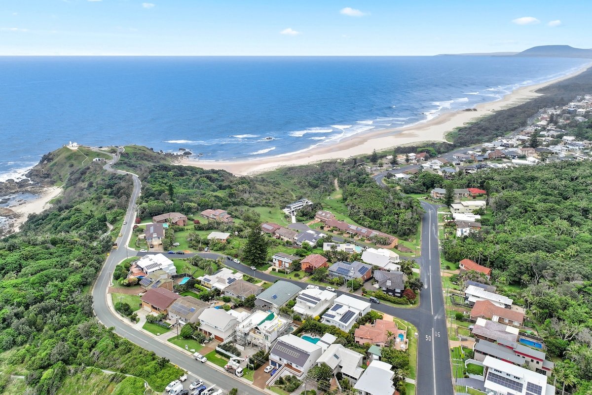Beached at Lighthouse – ocean views and pool gallery image 3