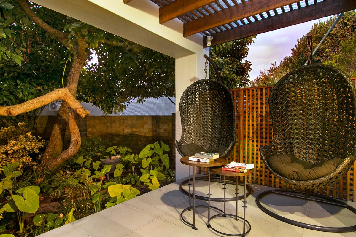 Elegant Urmarah with Lush Garden & Pool gallery image 4