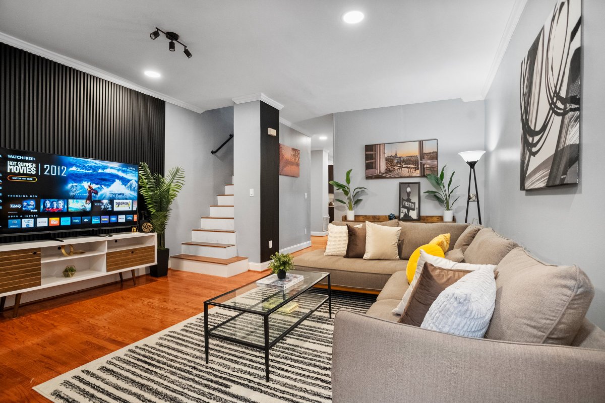 NEW | King Bed 4BR | Luxury Capitol Hill Townhouse