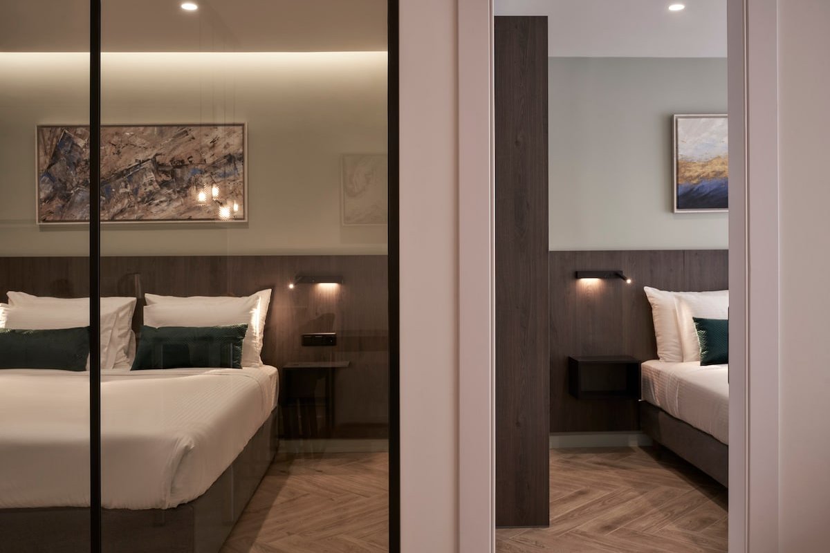 Modern 2BDR Apartment with balcony, 4′ from metro gallery image 4