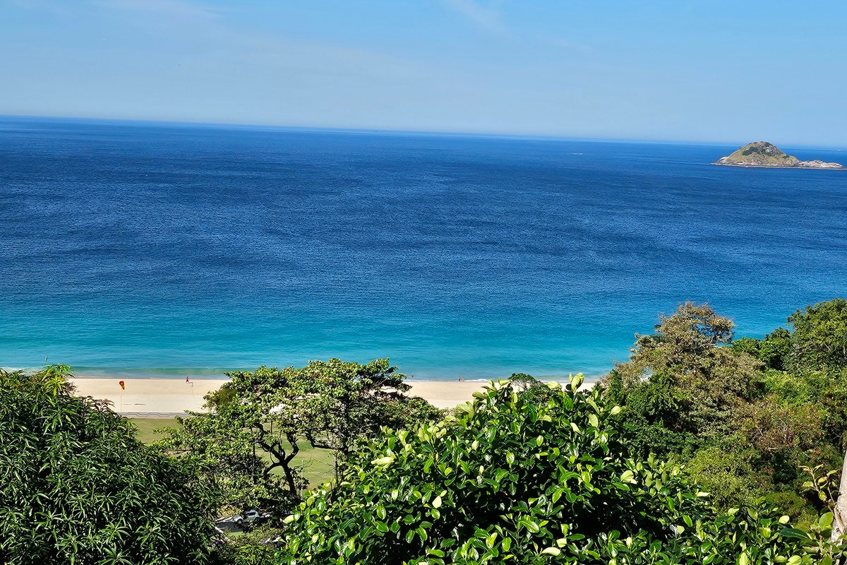 Joá -25-pessoas – 10 quartos- 8 suites