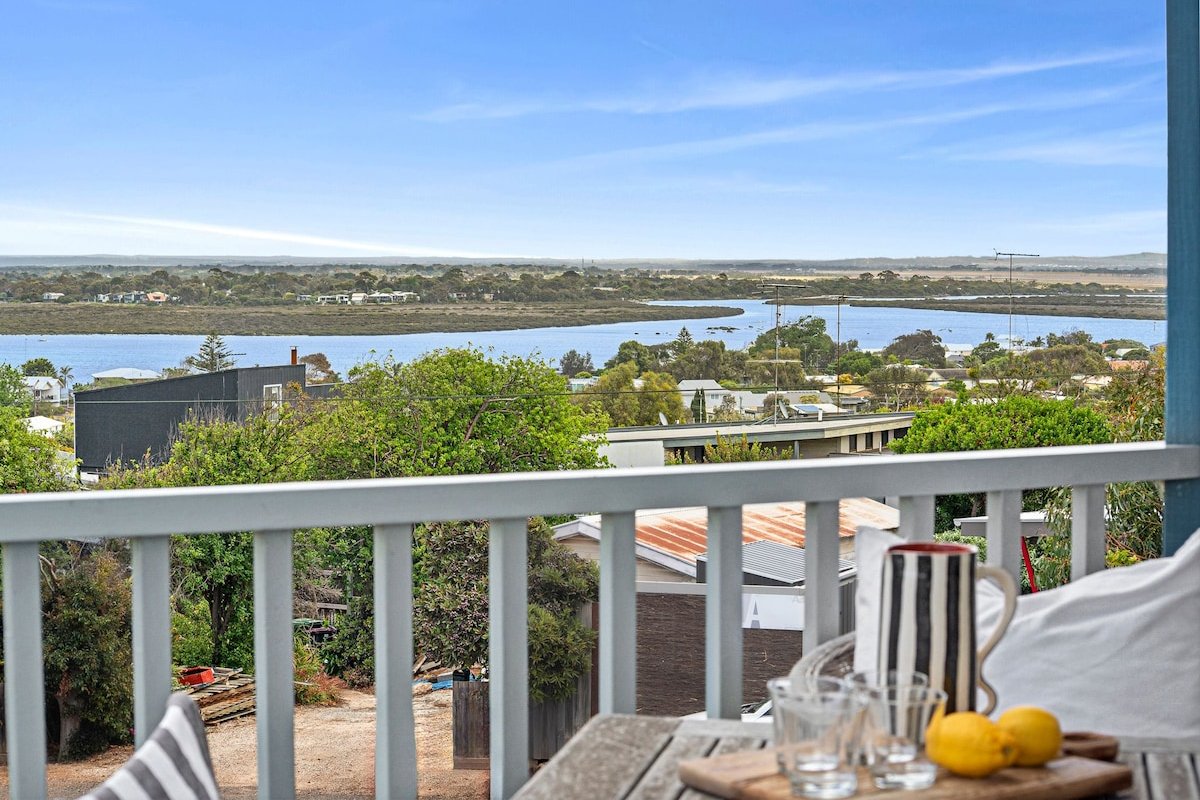 Tyntynder | Coastal Beach House | Panoramic Views gallery image 3