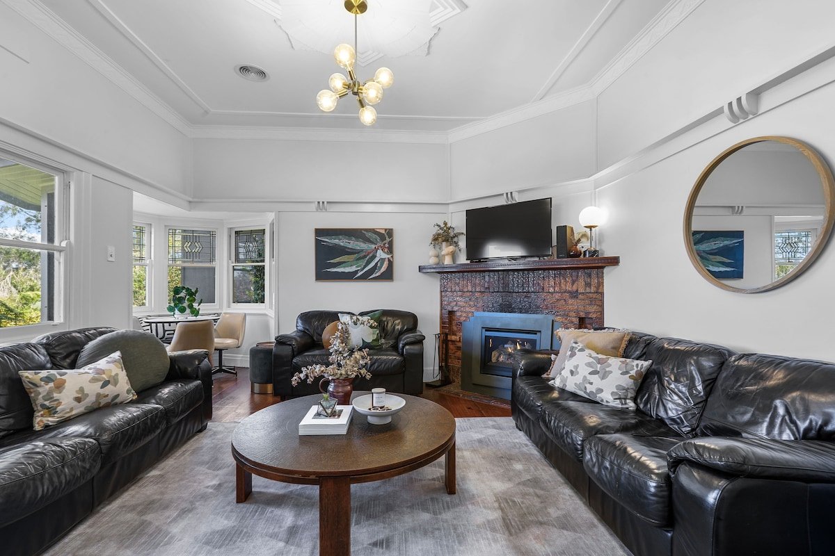 SeeApollo – 1920s Bungalow (7 Bedroom) gallery image 4